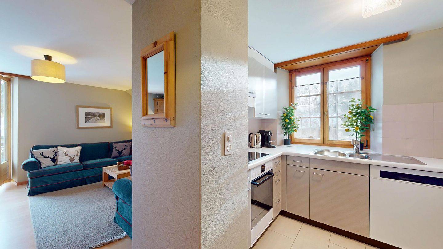 Ganze Wohnung, Geräumige Ferienwohnung in Champfèr mit Balkon und Bergblick für 6 Gäste in St. Moritz, Sankt Moritz