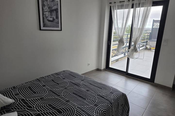 Appartement entier, La Guariguette, La mer, Le Pont du Gard, la Camargue à 25mn & Piscine Privatisée in Milhaud, Région de Nîmes