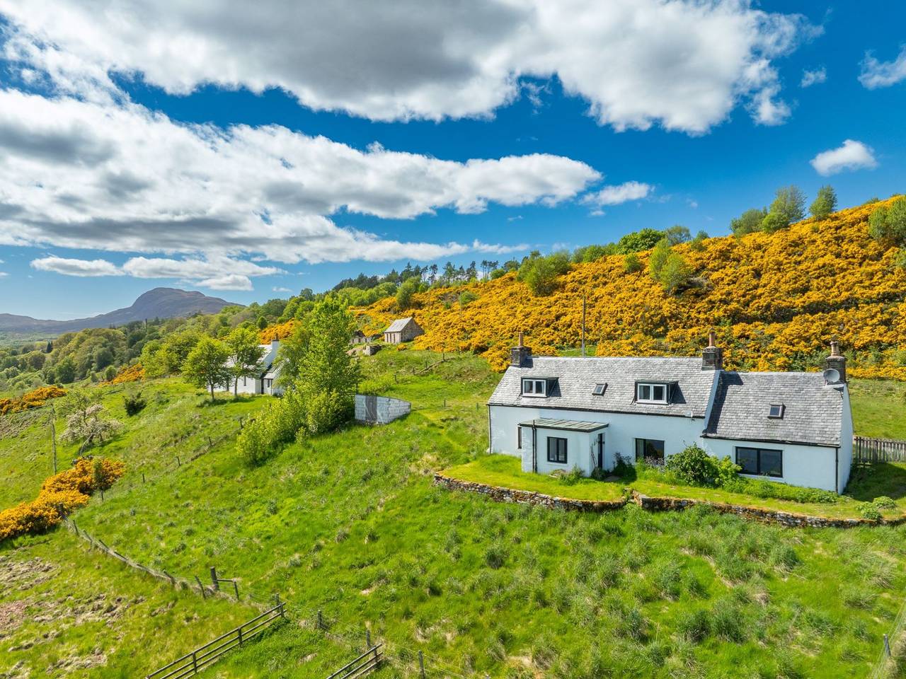 Bunloit Farmhouse in Highlands