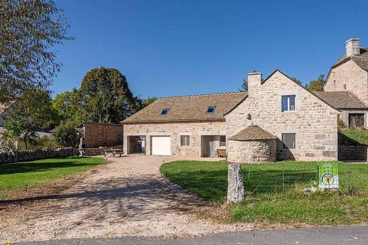 Location de vacances pour 6 personnes, avec jardin dans La Fage-Saint-Julien