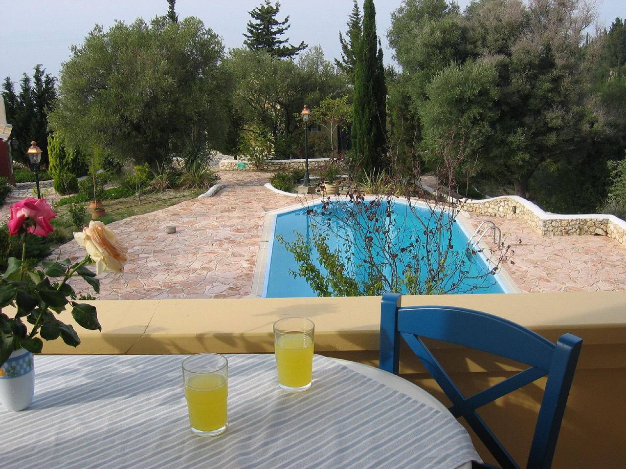 Ganze Ferienwohnung, Wohnung mit gemeinsamem großen Pool und Kinderbecken in Agios Nikitas, Griechenland