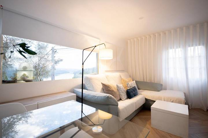 Location de vacances pour 11 personnes, avec terrasse et piscine ainsi que vue et jardin, adapté aux familles dans Melres - 2