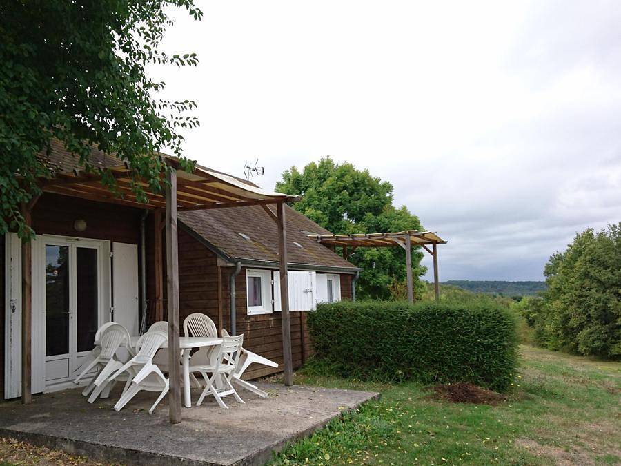 Camping Les Coteaux du Lac - Chalet 7 personnes - Chalet 35m² (2 chambres) terrasse couverte - Le Parc des Coteaux 800m du camping 5/7 pers in Chemillé-sur-Indrois, Région de Loches