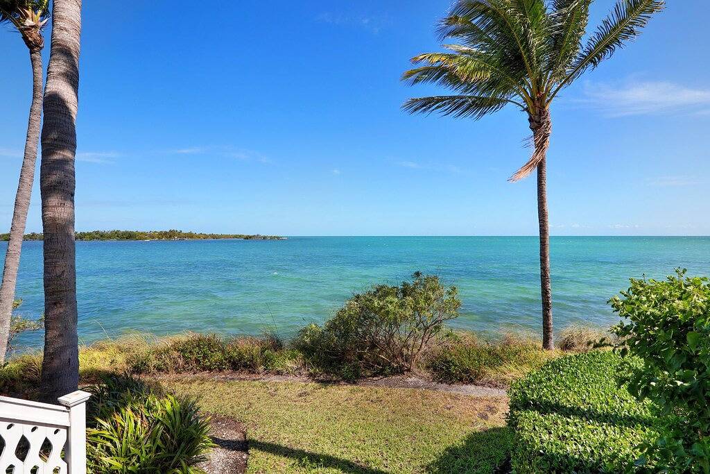 Waterfront Luxury Villa (62) with sunset views and boat slip in Monroe County