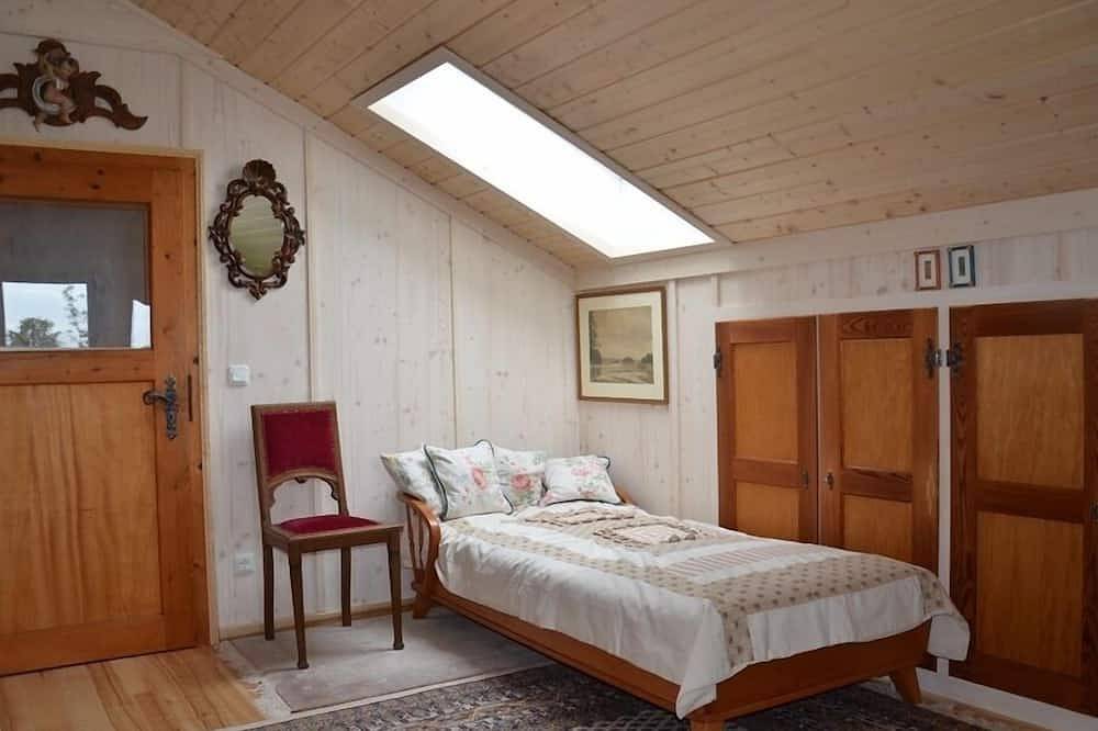 Ganze Wohnung, Ferienwohnung Hochries, Dachgeschoss, 48 qm in Bad Feilnbach, Alpenland Tegernsee Schliersee