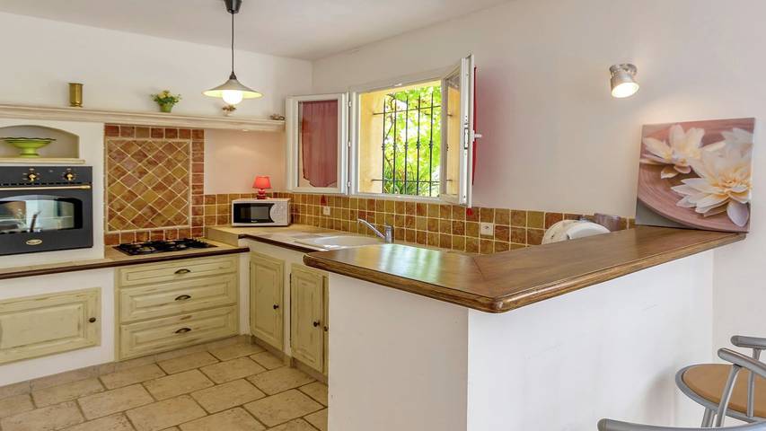 Location de vacances pour 5 personnes, avec piscine et jardin à Aups - 2