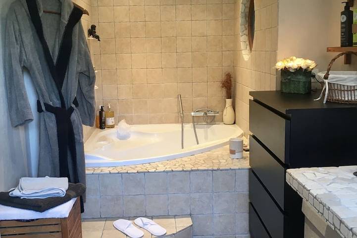 Location de vacances pour 10 personnes, avec jardin et balcon dans Saint-Genix-les-Villages - 3