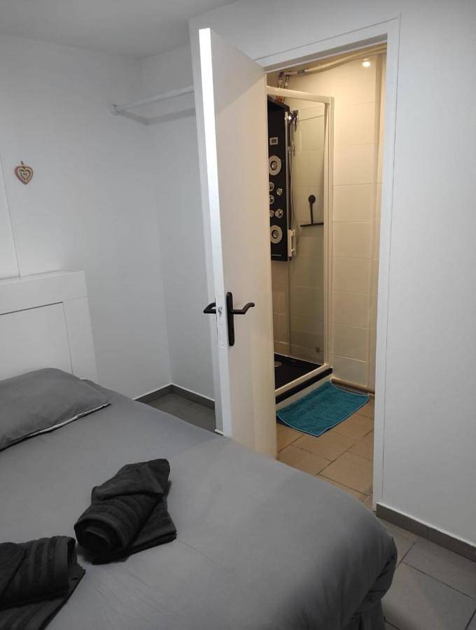 Appartement entier, Studio entier avec Wifi, Smart Tv, proche Douai in Sin-le-Noble, Département Nord