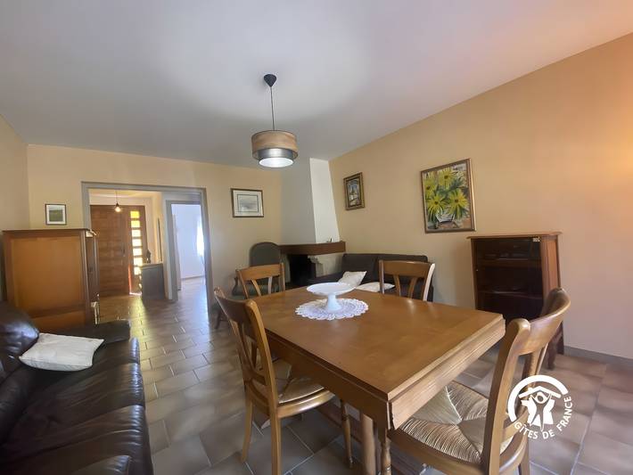Cottage 'Gîte Tournesols' with Private Terrace, Wi-Fi and Air Conditioning in Arles-sur-Tech, Céret region