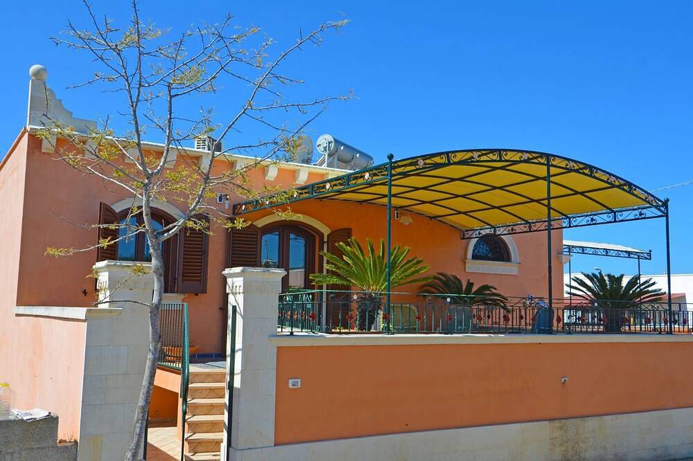 Luxury house with large terrace and sea view in Marina di San Gregorio, Patù