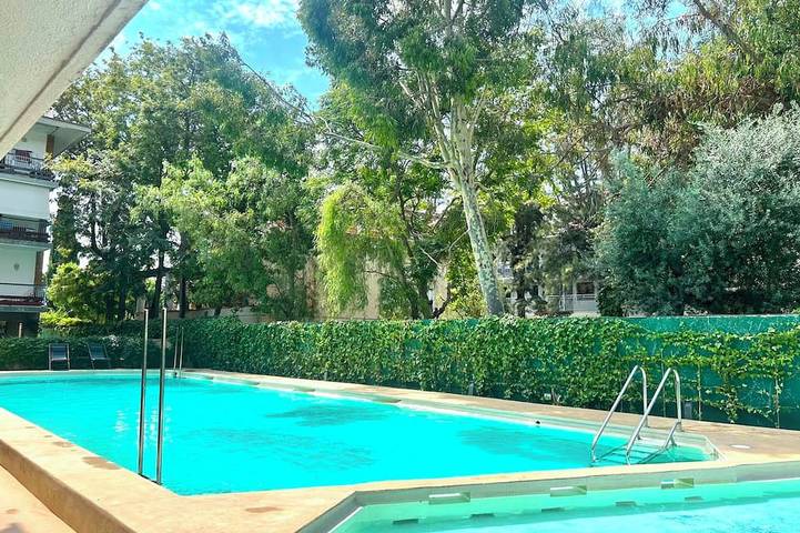 Ferienwohnung für 8 Personen, mit Balkon und Garten sowie Pool in Sitges