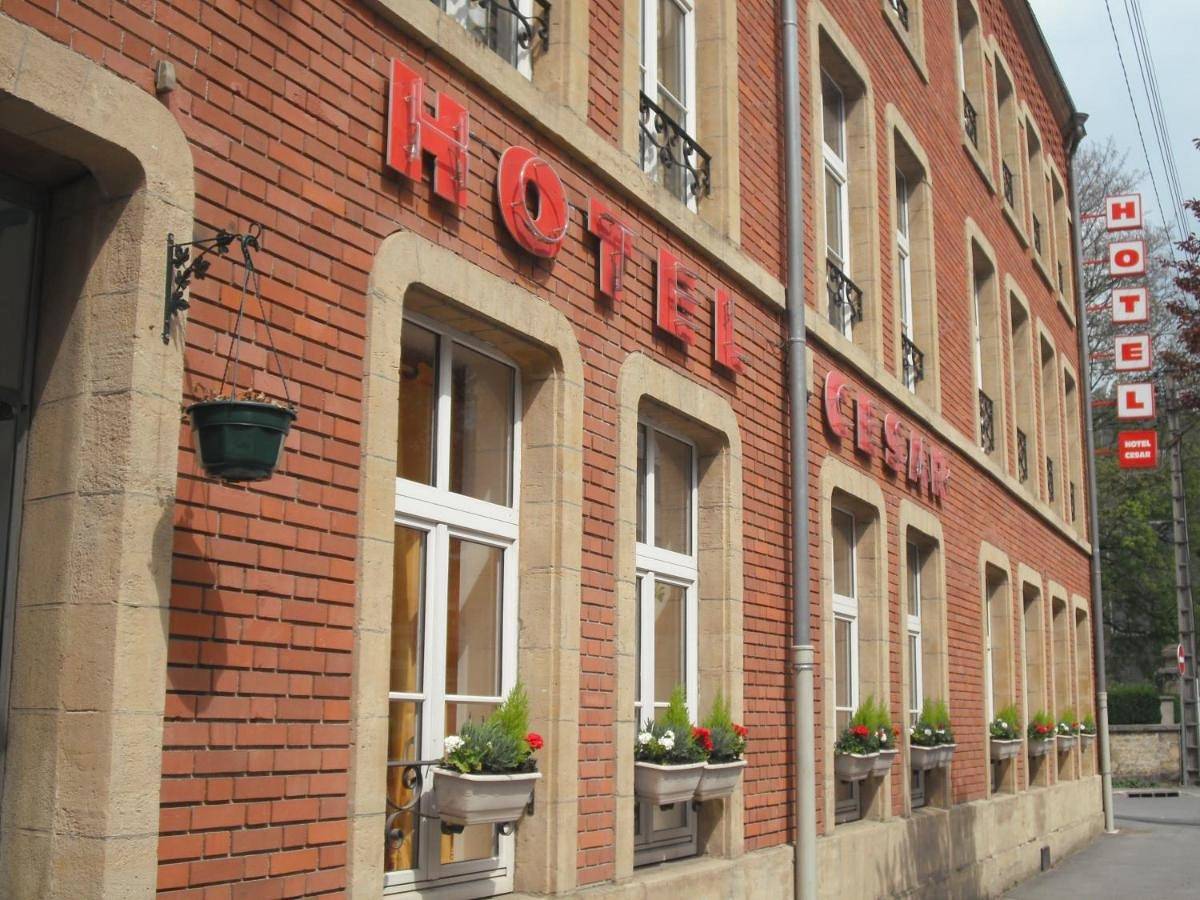 Hotel César climatisation dans la majorité des chambres Centre-ville Gare Charleville-Mézières in Charleville-Mézières, Ardennes
