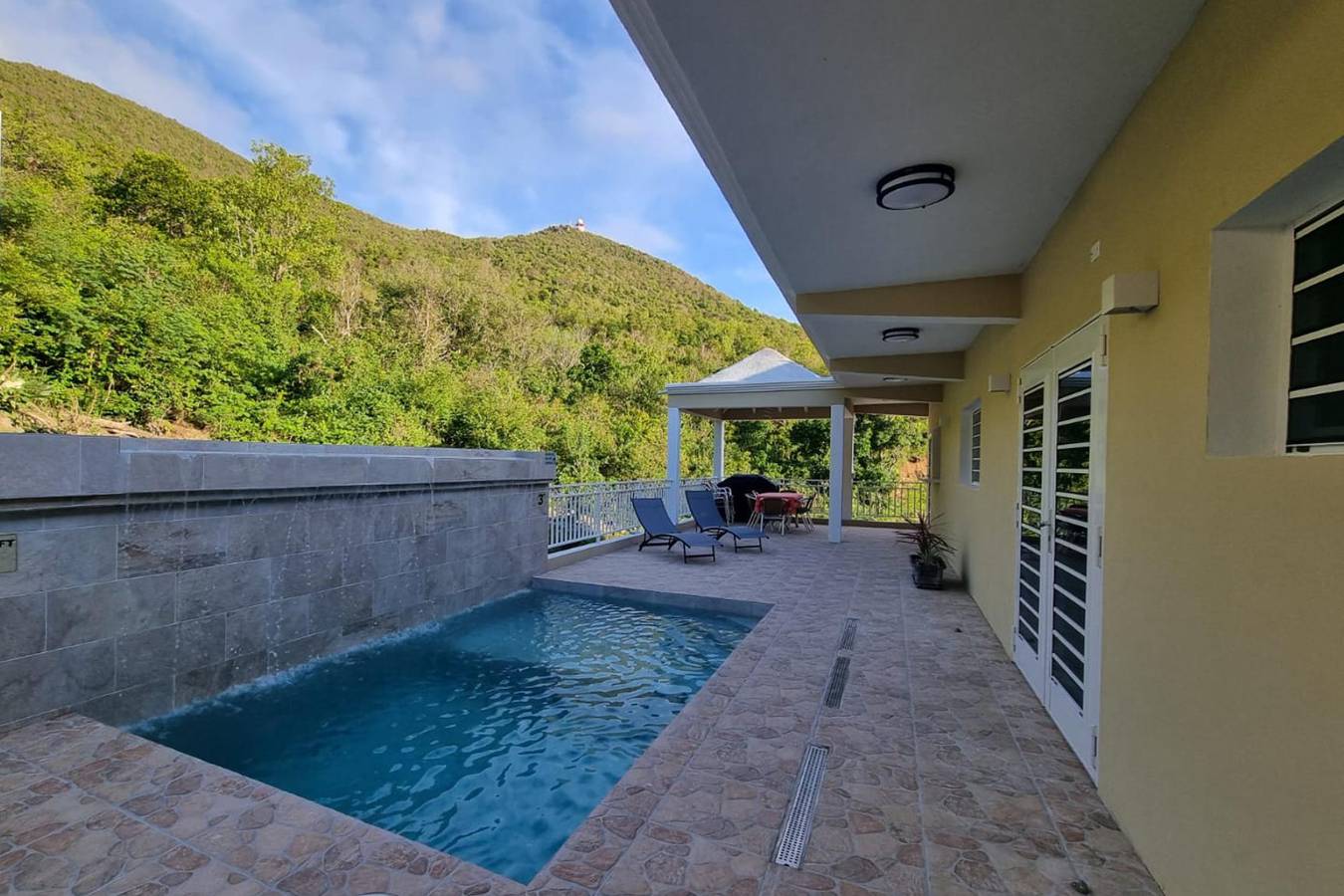Vacation Rental for 8 Guests in Sint Maarten, Saint Martin