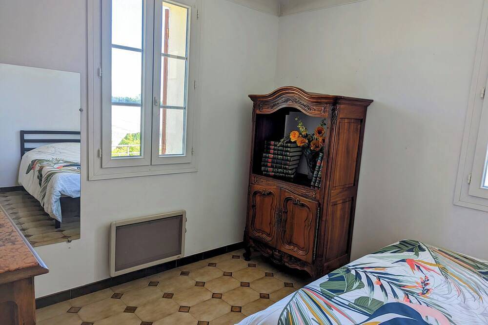 Gîte Clos beau soleil in Caumont-sur-Durance, Vaucluse