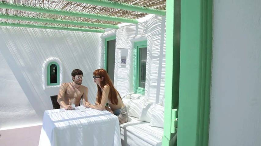 Location de vacances pour 2 personnes, avec piscine ainsi que terrasse et vue sur l’océan dans Firostefani - 2