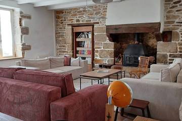 Cottage pour 14 personnes, avec jacuzzi ainsi que jardin et terrasse à Landudal