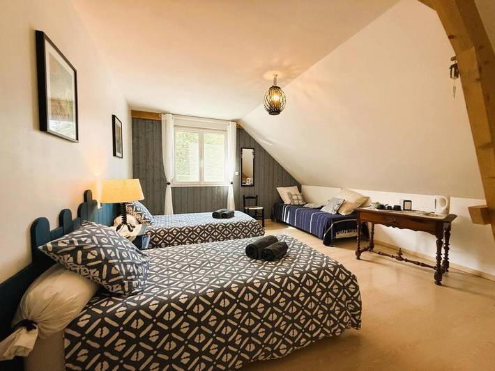 Location de vacances pour 2 personnes, avec vue et jardin à Aste-Béon - 2