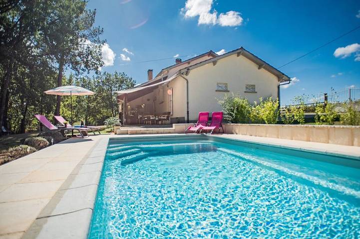 Location de vacances pour 4 personnes, avec jardin à Bélaye