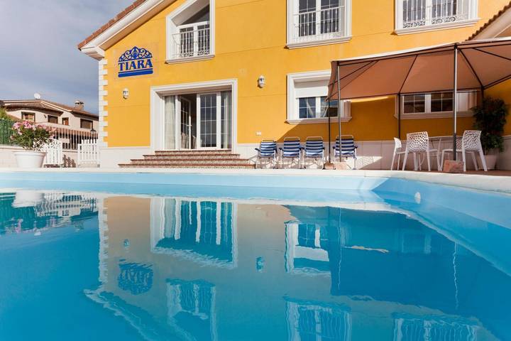 Tiara Vacaciones – Spacious Group Villa with Pool near Segovia in Nava de la Asunción, Segovia Province