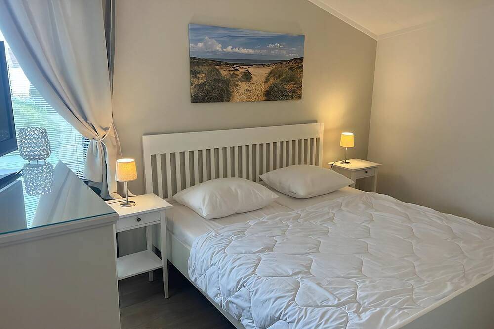 Bungalow am Wasser mit Bootssteg. in Lemmer, Ijsselmeer