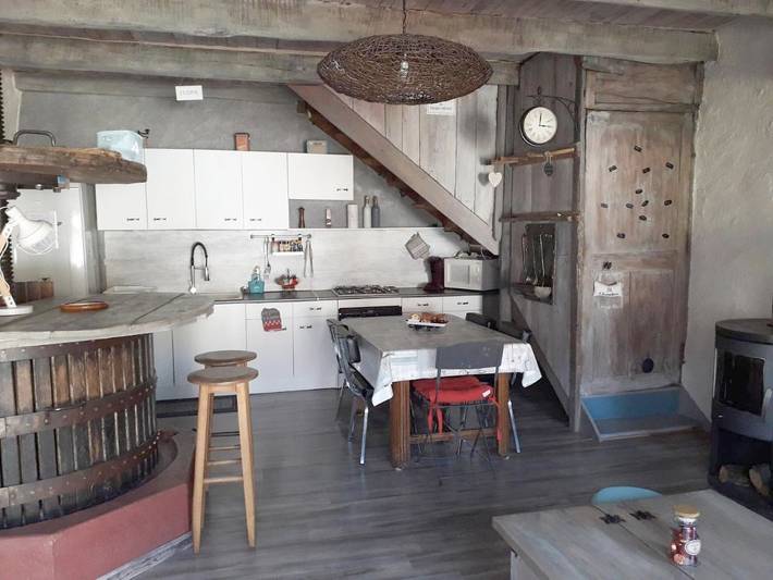 Location de vacances pour 5 personnes, avec terrasse ainsi que piscine et bassin pour enfant à Saint-Julien-de-Coppel - 2