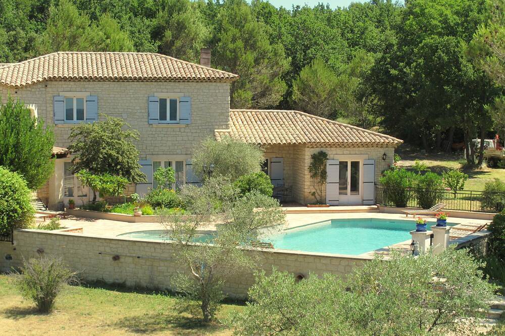 Appartement avec grande terrasse et accès piscine in Lauris, Parc naturel régional du Luberon