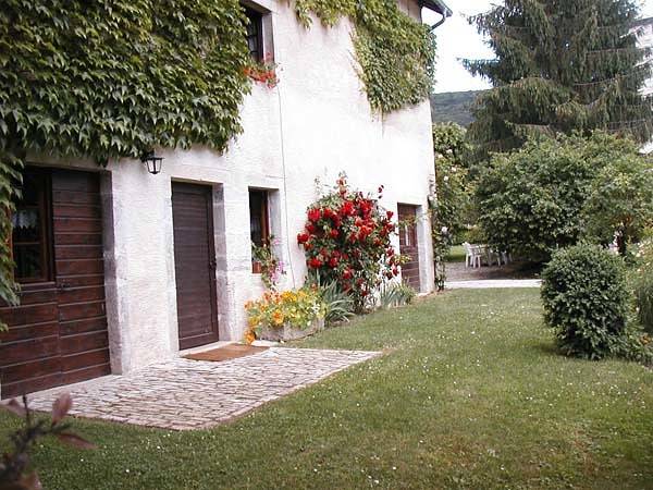 L'Oeuf de Pierre in Vauclusotte, Doubs