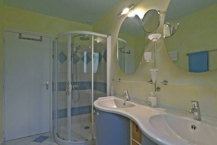 Location de vacances pour 5 personnes, avec jardin à Saint-Julien-de-Peyrolas - 4