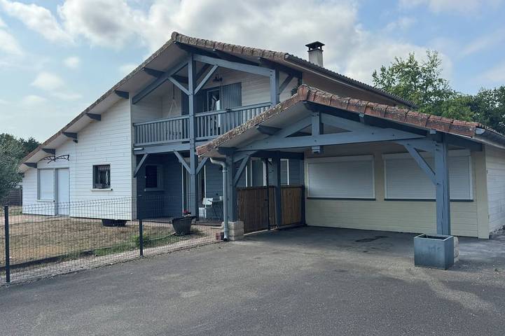 Location de vacances pour 9 personnes à Commensacq