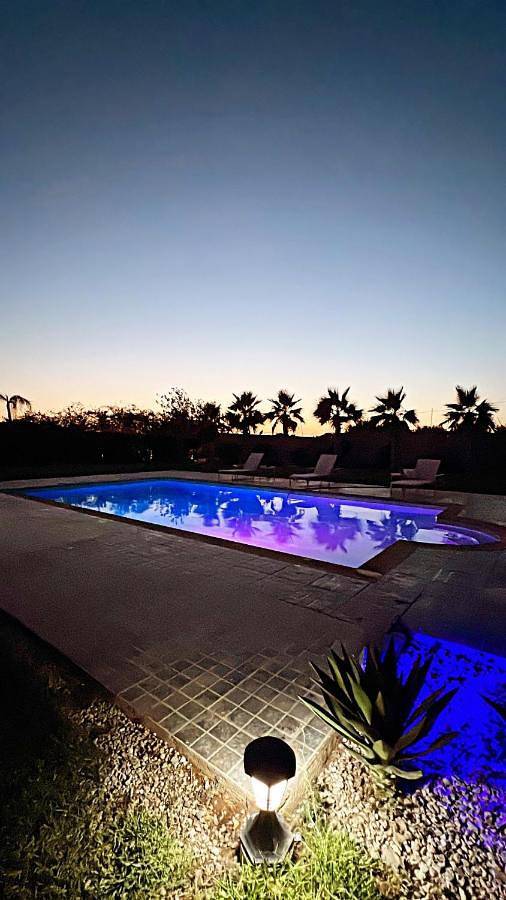Villa pour 6 personnes, avec terrasse ainsi que piscine et jardin, animaux acceptés
