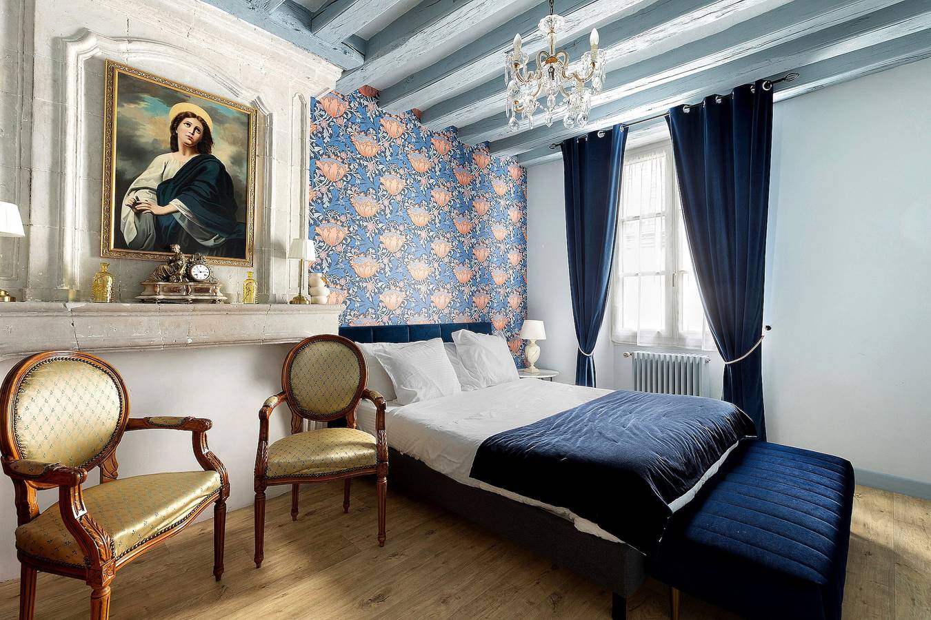 Chambre d'hôtes Les Acanthes avec piscine partagée, terrasse commune et Wi-Fi in Beaufort-en-Vallée, Région d'Angers
