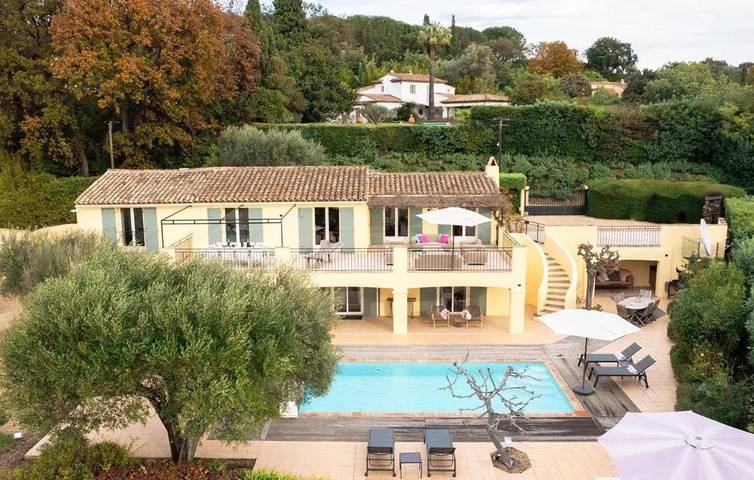 Chambre d’hôte pour 2 personnes, avec Terrasse et Jardin ainsi que Piscine et Vue à Grimaud