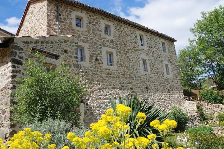 Location de vacances pour 4 personnes, avec jardin et vue, animaux acceptés à Saint-Julien-du-Gua