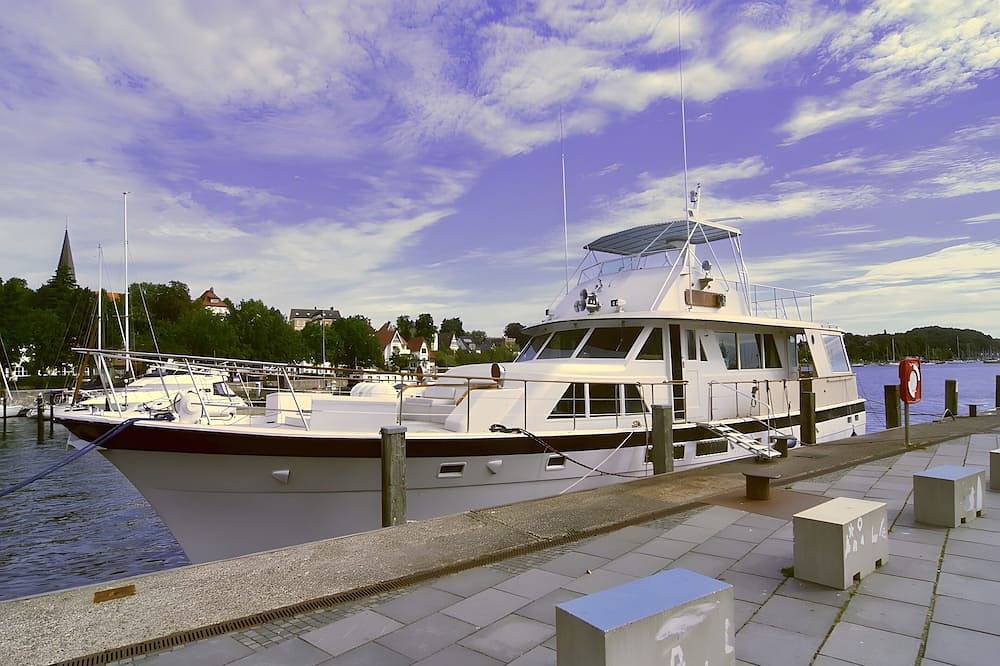 Boot 'Gästekabine auf 22m-Motoryacht' mit Meerblick, Gemeinschaftsterrasse & Wlan in Flensburg, Flensburger Förde