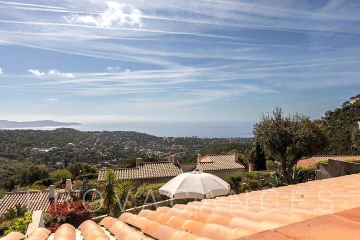 Villa pour 6 personnes, avec Balcon/Terrasse ainsi que Jardin et Piscine à Cavalaire-sur-Mer