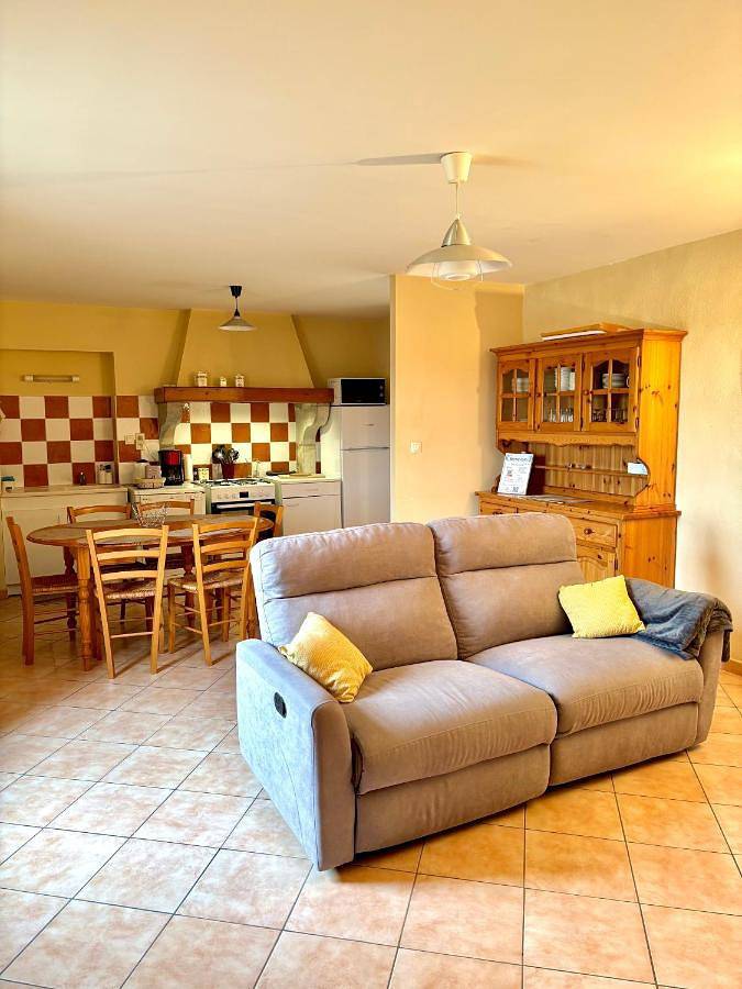 Three-Bedroom Home in Aubignas, Privas (arrondissement)