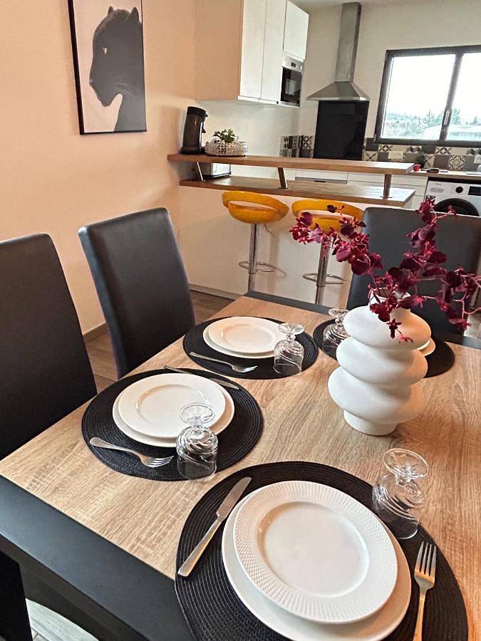 Appartement entier, Duplex, parking gratuit privé, 5min centre Auxerre in Monéteau, Région d'Auxerre