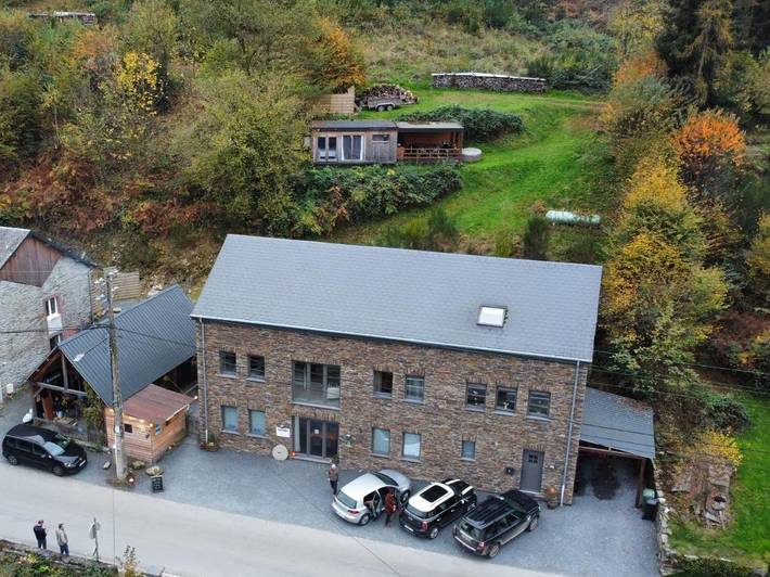 Location de vacances pour 11 personnes, avec terrasse et vue dans Mouzaive