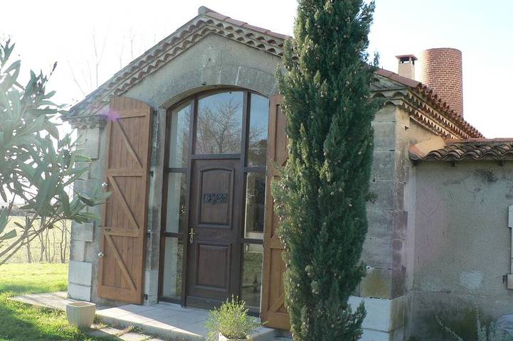Häuschen in der Camargue am Rande der kleinen Rhone in Saint-Gilles, Nimes und Umgebung