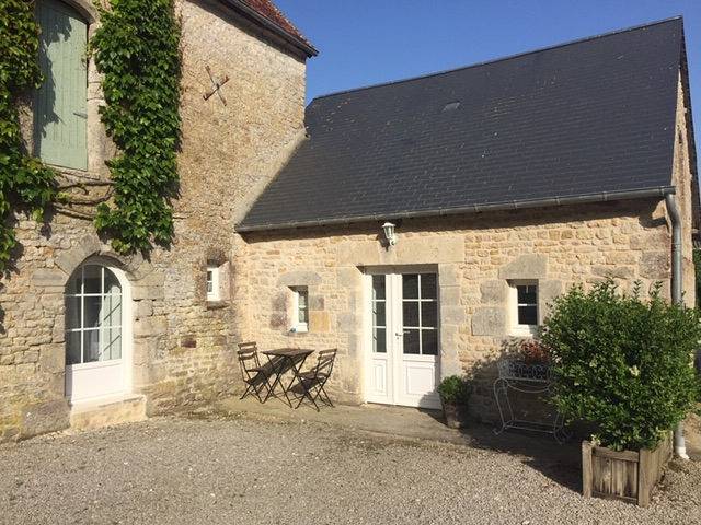 Location de vacances pour 2 personnes, avec Terrasse ainsi que Jardin et Piscine en Normandie