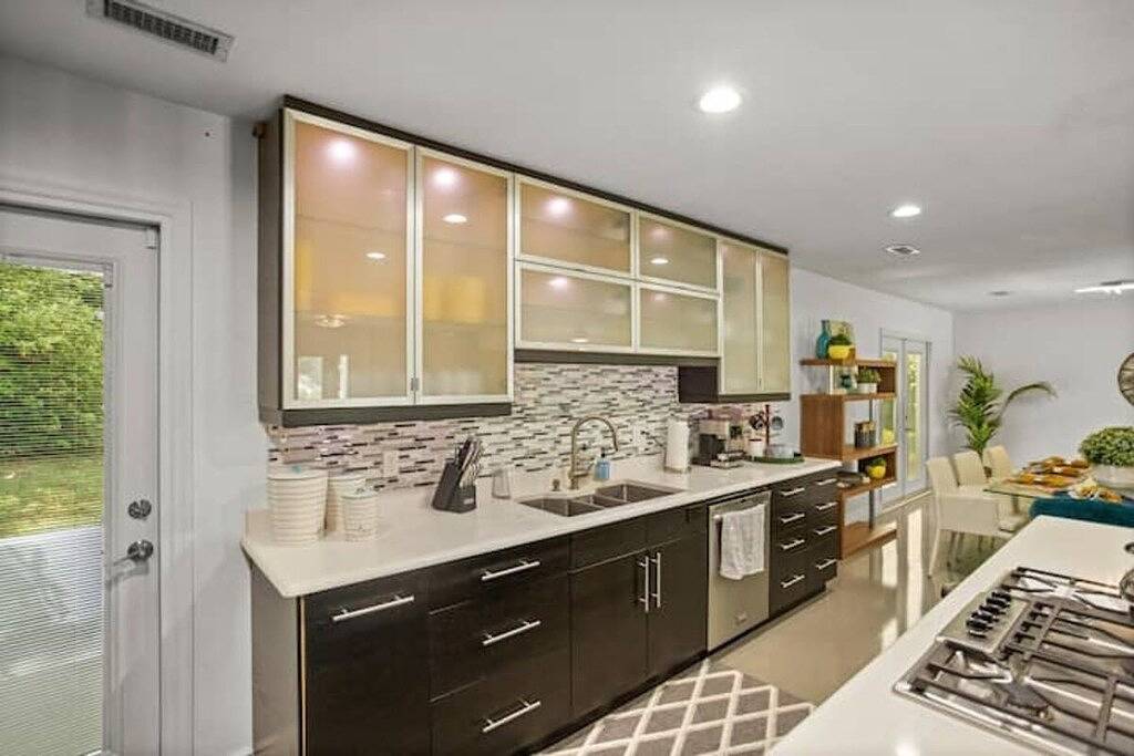 Luxurious Home in Upscale Neighborhood. Ev Charger. Furnished backyard patio. in Gainesville, Alachua County