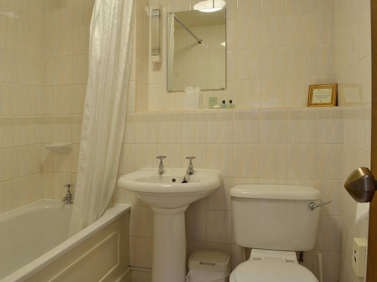 Grooms Room in Lake District