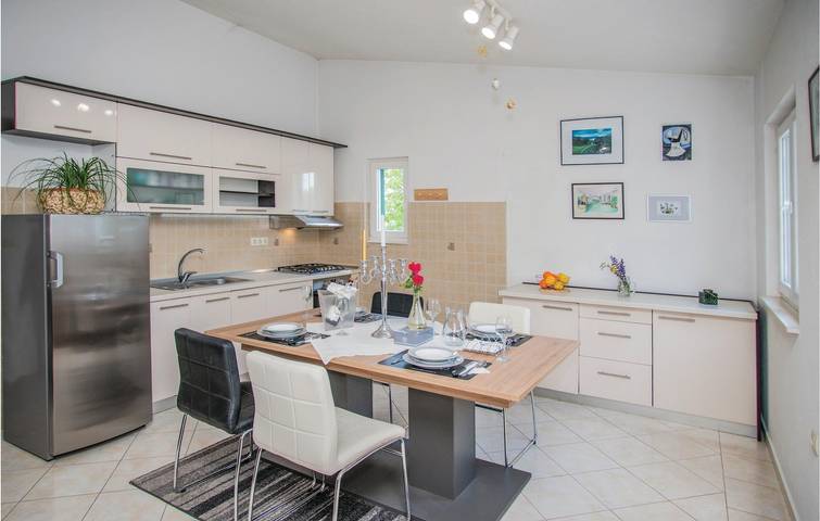 Geräumige Ferienwohnung mit Pool, WLAN, Küche und Parkplatz in Kreševo, Dalmatinisches Zagora