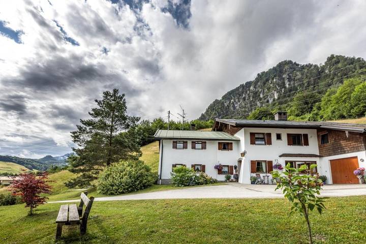 Ferienwohnung für 3 Personen, mit Terrasse und Garten sowie Ausblick in Marktschellenberg