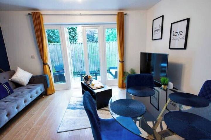 Entire home in Berkshire, United Kingdom in Reading, Berkshire