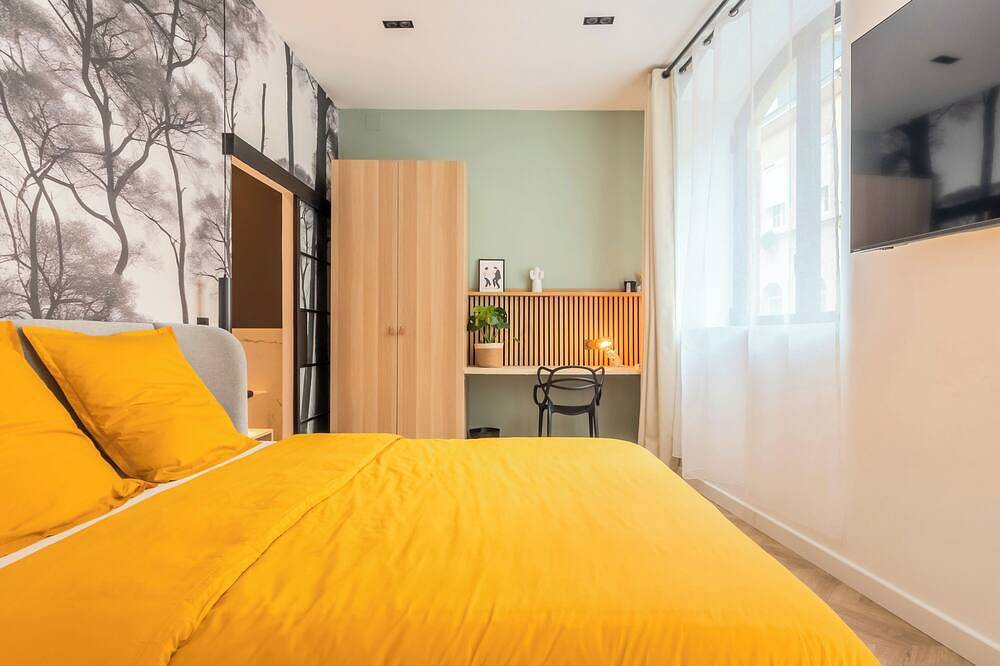 Entire apartment, Le Quatrième Mur: Modernity in the heart of the city (Balneotherapy, Sauna...) in Saint-Quentin, Aisne