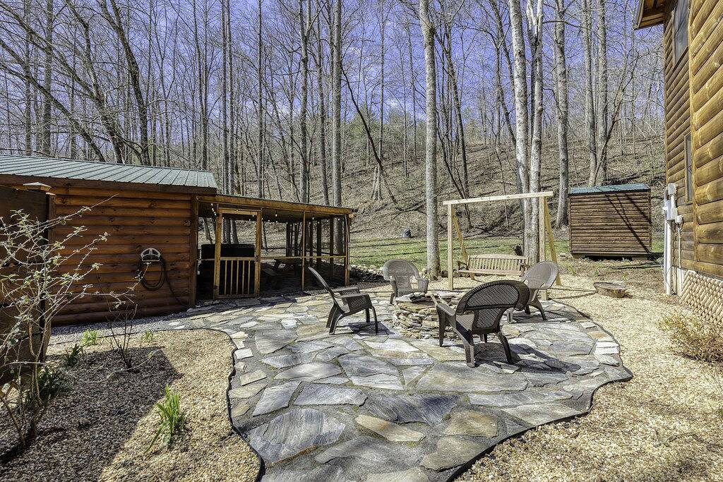 Charming Blue Ridge Cabin! Hot Tub, Hiking, Close to Blue Ridge Attractions! in Chattahoochee National Forest