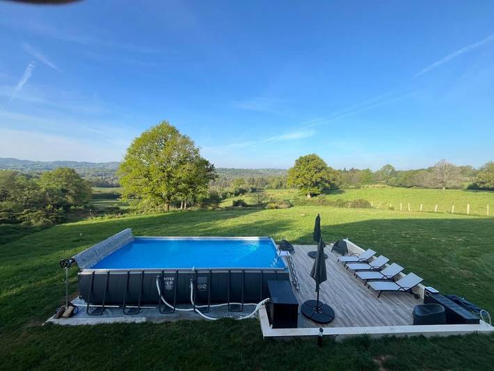 Location de vacances pour 10 personnes, avec jardin ainsi que piscine et vue à Neuvic-Entier