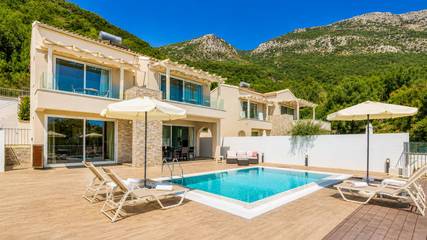 Villa pour 4 Personnes dans Mparmpati, Corfou, Photo 1