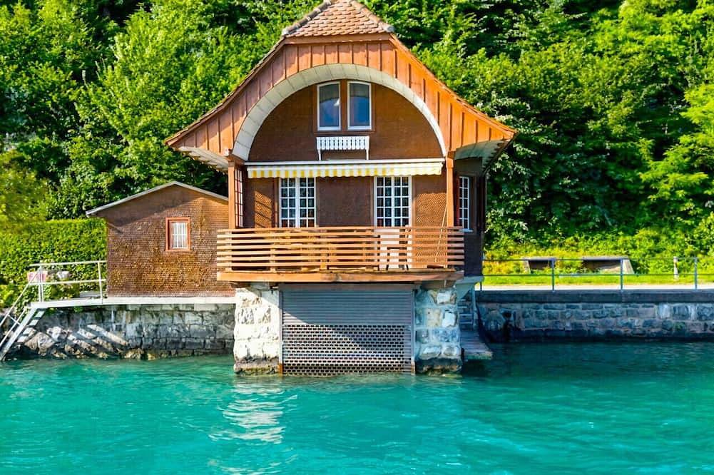 Concierge, Boat House Scenic Views by Swisshut in Sigriswil, Meer van Thun